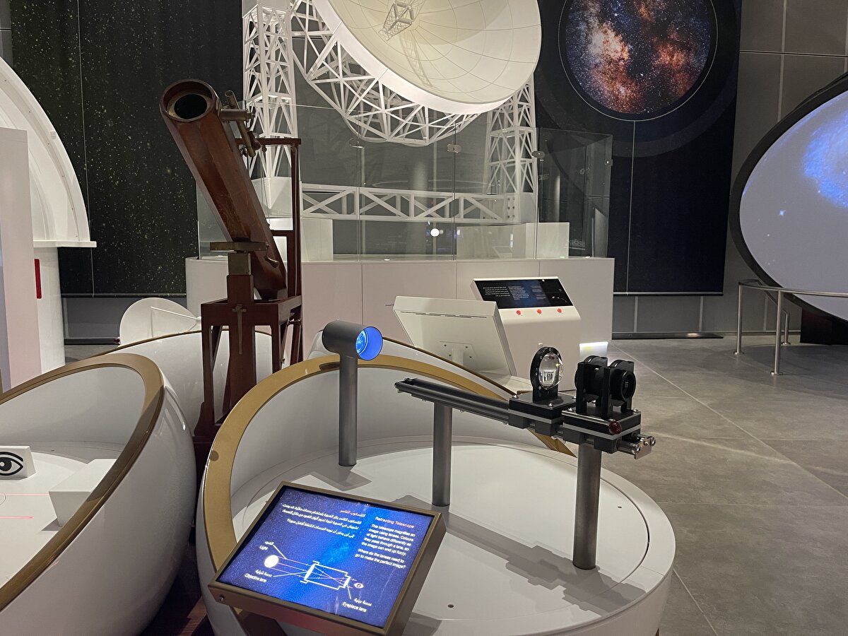 Aynı zamanda 127 bin metrekarelik geniş bir alana sahip olan kültür merkezinin binaları 30 bin metrekareyi, bahçe ve yeşil alanları ise 97 metrekareyi kaplıyor.