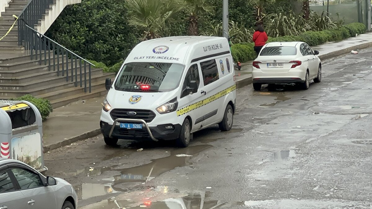ünün ilk ışıklarıyla rezidansta oluşan hasar ortaya çıktı. Öte yandan, olay yeri inceleme ekiplerinin yangınla ilgili çalışmaları sürüyor.