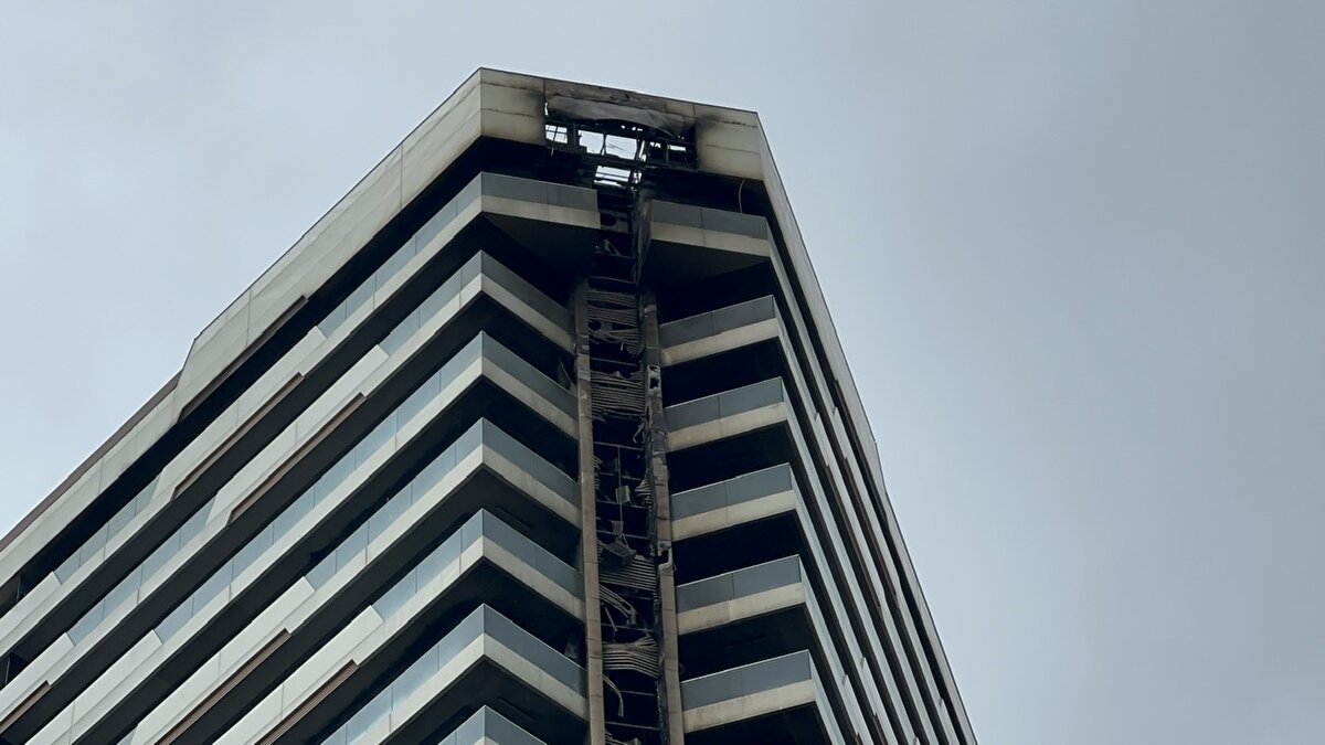 Yangın ekiplerin bir saatlik çalışmasının ardından kontrol altına alınarak söndürüldü.