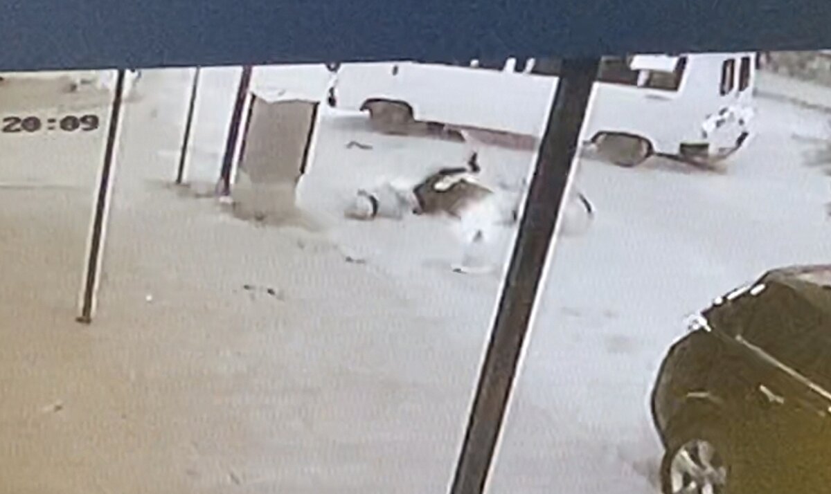 Ceyhun Y., kaza yerine sevk edilen sağlık ekiplerince İnegöl Devlet Hastanesi'ne kaldırılırken, sağlık durumunun iyi olduğu öğrenildi.<br>