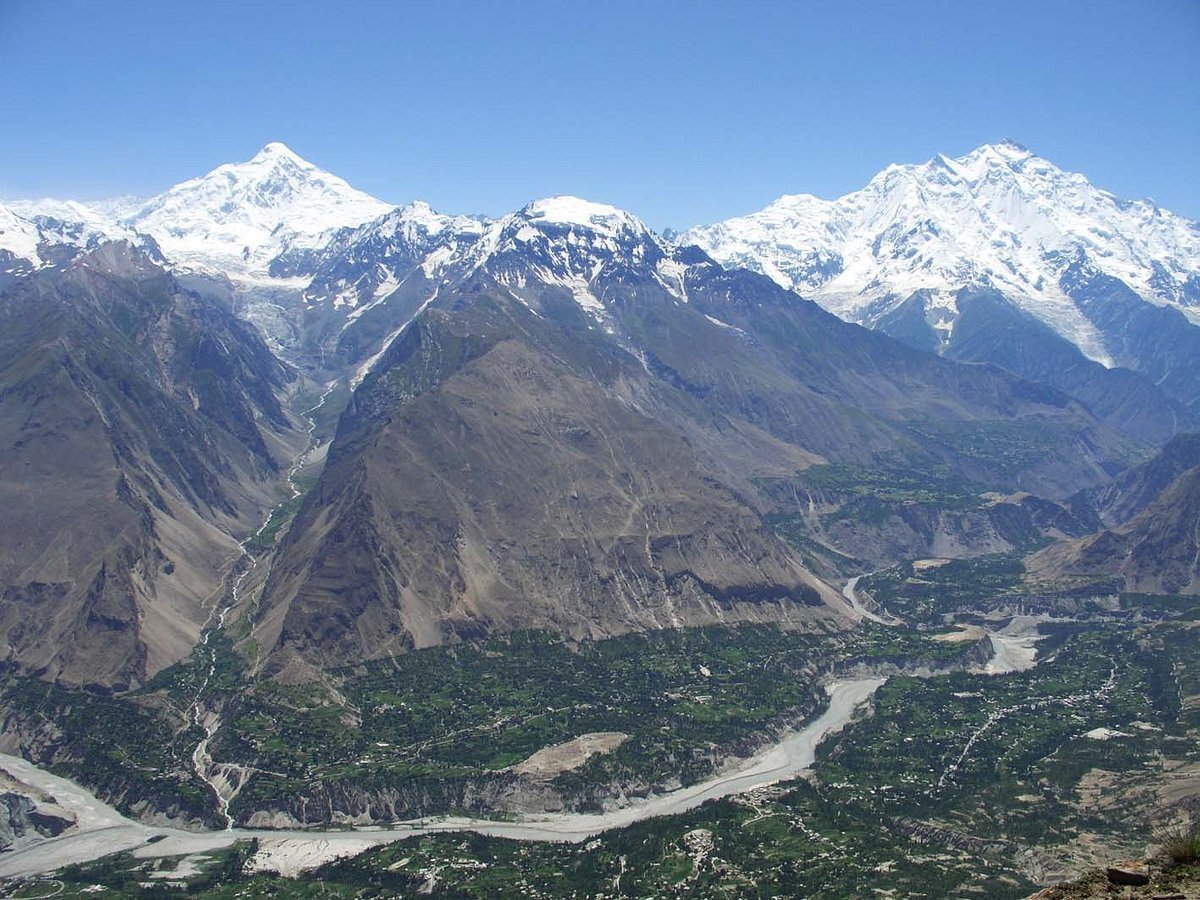 Vadinin çeşitli noktalarında ilerlerken dağların üzerinde ince bir çizgi halinde görülebilen tarihî İpek Yolu güzergahının bir parçasını görmek mümkün. Karakurum kara yolu yapıldığı için eski yollar artık pek fazla kullanılmıyor. Eski İpek Yolu güzergahı, genellikle köylülerin veya maceraperestlerin uğrak noktası olmuş durumda.