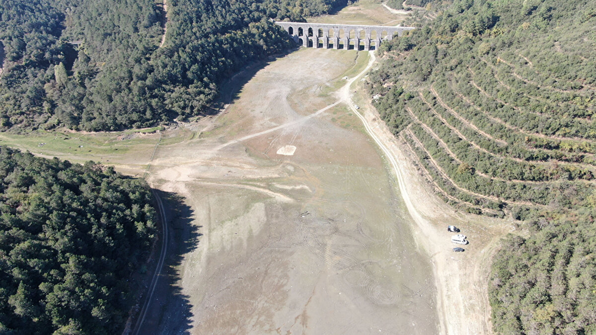 Yaklaşık 10 gün önce yüzde 45'li seviyelerde ölçülen baraj doluluk oranları bugün itibariyle yüzde 42.99'a kadar geriledi.