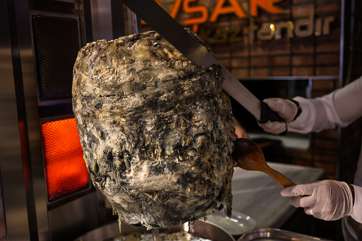 "Siparişi yetiştirmekte zorlanıyoruz"<br><br>Sosyal medyadan olumlu tepkiler aldıklarına değinen Avşar, şöyle devam etti:<br>