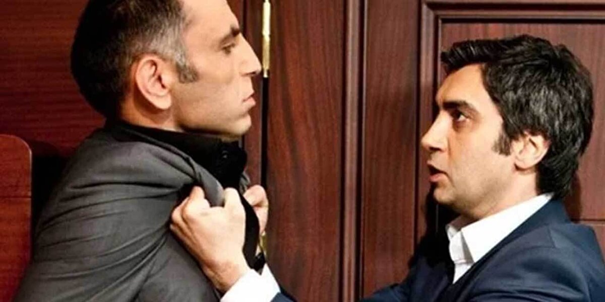 Necati Şaşmaz'ın oynadığı dizi ve filmler:<br><br>2012 - Kurt Kanunu (dizi)<br>2011 - Kurtlar Vadisi Filistin (sinema)<br>2010 - Halil İbrahim Sofrası (dizi)<br>2007 - Kurtlar Vadisi Terör (dizi)<br>2007 - 2014 - Kurtlar Vadisi Pusu (dizi)<br>2006 - Kurtlar Vadisi Irak (sinema)<br>2004 - Ekmek Teknesi (dizi)<br>2003 - 2005 - Kurtlar Vadisi (dizi)