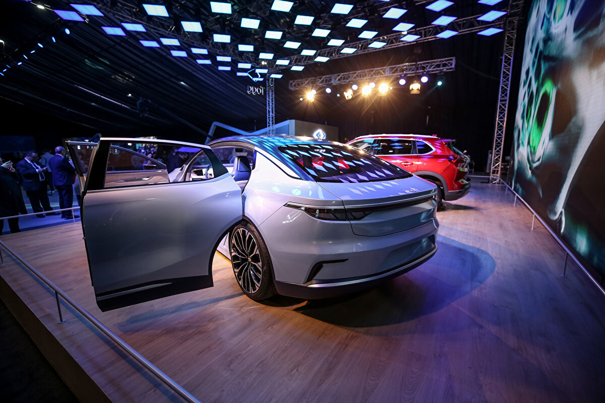 Cumhurbaşkanı Cemal Gürsel'in talimatıyla 1961 yılında üretilerek Türkiye'nin yerli otomobil macerasını başlatan "Devrim" otomobili Togg Gemlik Kampüsü'ne getirildi.