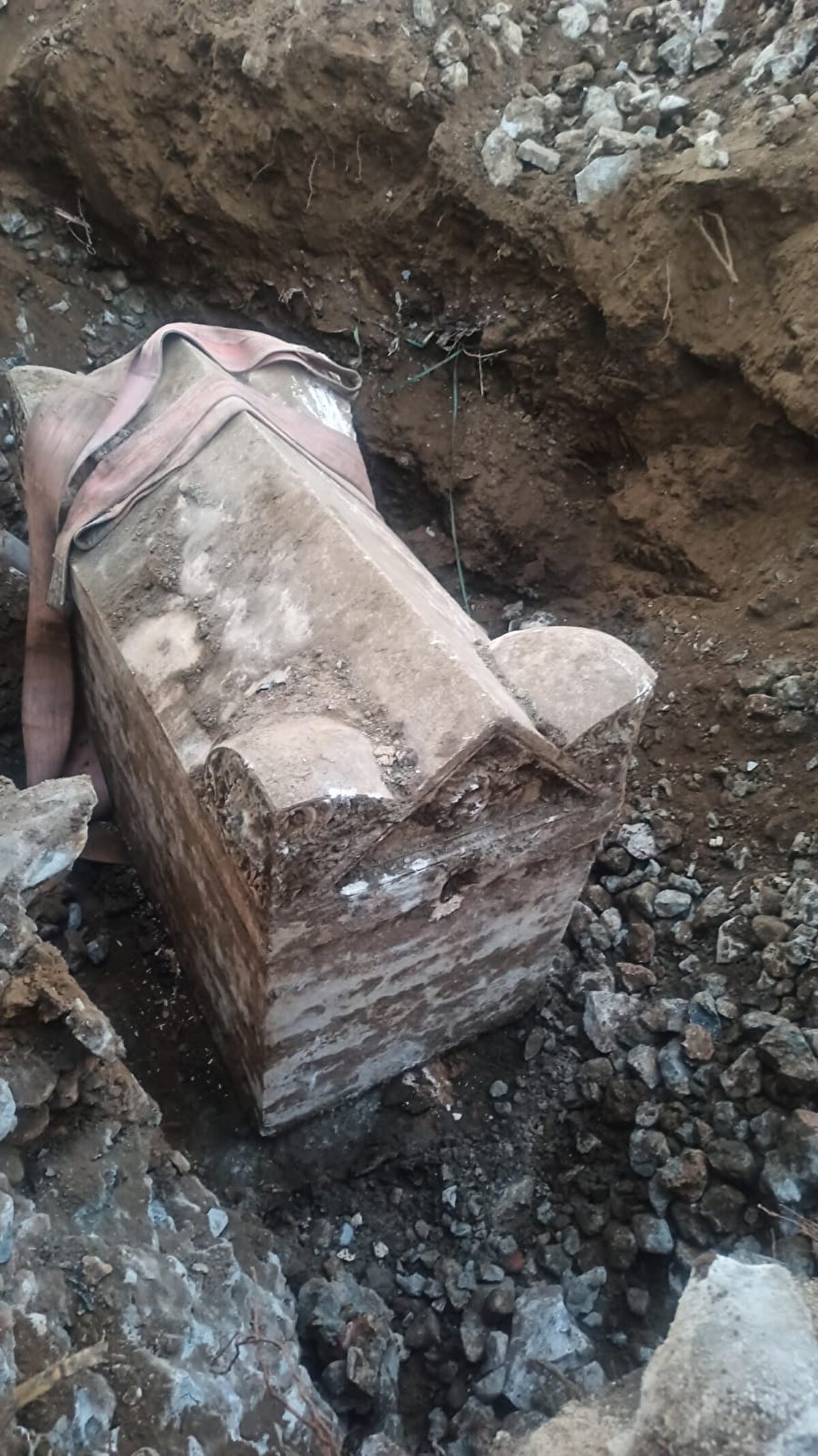 Çalışmalar durdurulup, durumun bildirilmesi üzerine olay yerine müze müdürlüğü görevlileri geldi.