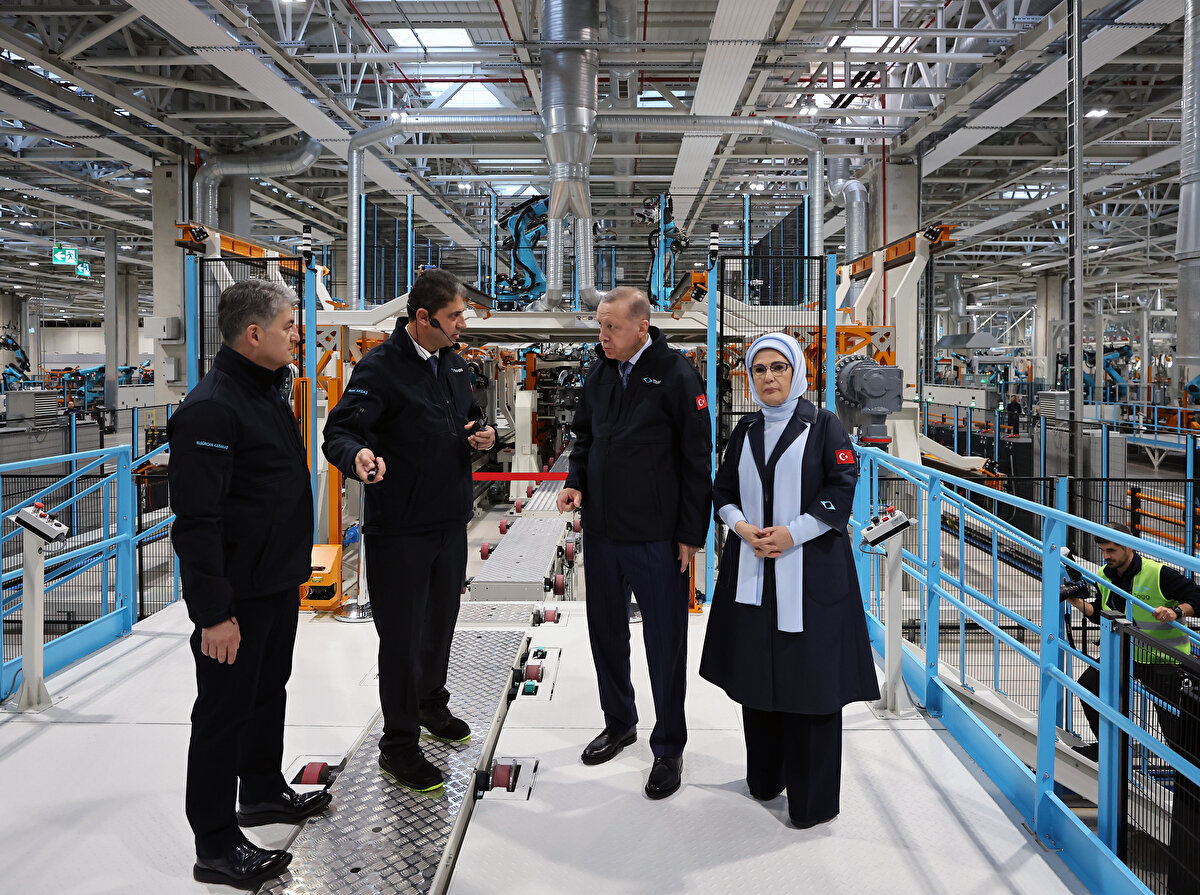 Cumhurbaşkanı Erdoğan, fabrika turunda, gövde ve montaj bölümünü ziyaret etti.<br><br><br>
