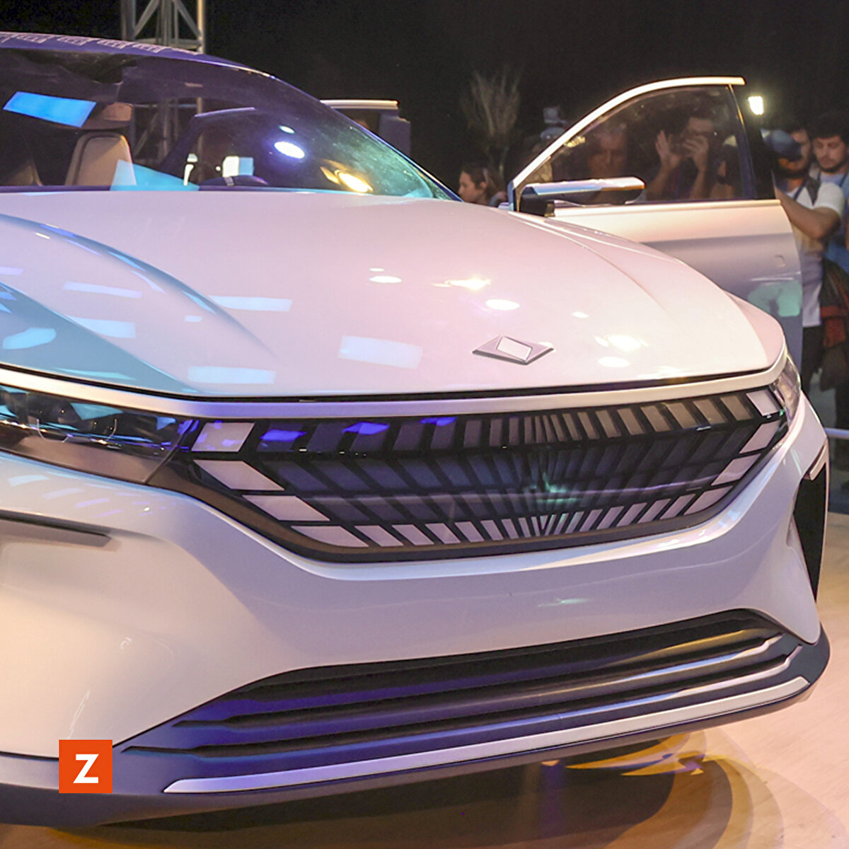 Homologasyon testlerinin tamamlanmasının ardından da 2023 yılının ilk çeyreği sonunda C segmentindeki ilk aracı olan SUV pazara çıkacak. 