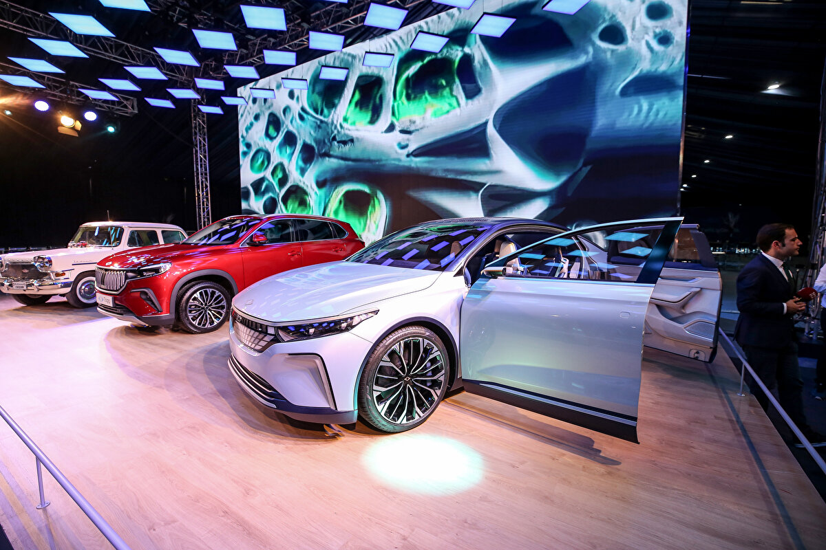 2- Fiyatı ne olacak?<br><br>Otomotiv sektöründe satışa çıkacak modellerin fiyatı önceden açıklanmıyor. Lansman sürecinde duyuruluyor. Togg’un fiyatı da şubat ayında belli olacak.<br>