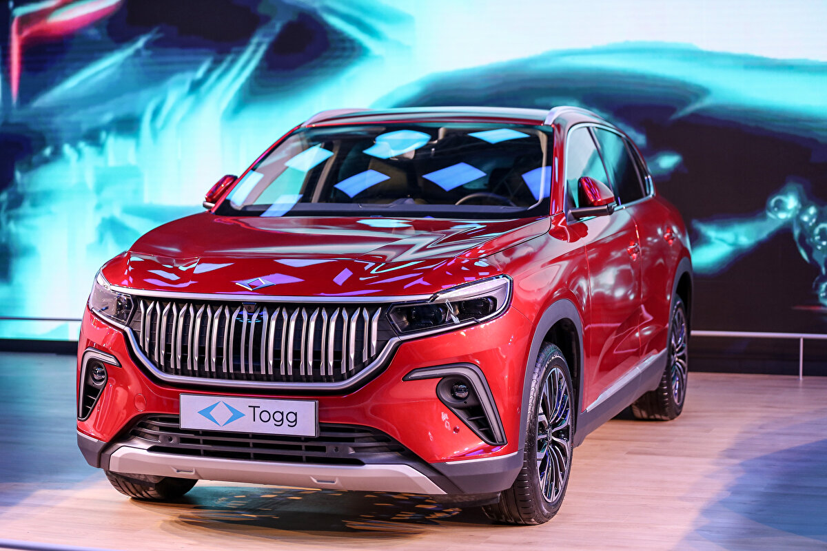 10- İhracat ne zaman başlayacak?<br><br>Togg’un ihracatı Türkiye’de satışa çıktıktan 15-18 ay sonra başlayacak. İlk Togg C-SUV’lar ise 2024 yılının sonunda Avrupa’da satışa çıkacak. Bu arada Togg’un Stuttgart’ta Togg Europe isimli bir şirketi olduğunu da hatırlatalım.<br>