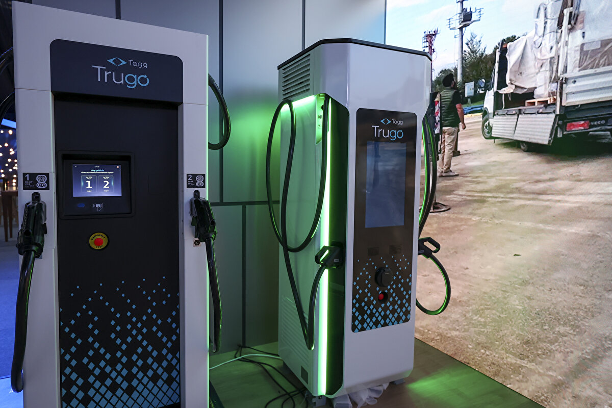 8- Şarjı ne kadar gidecek?<br><br>Batarya ile ilgili detaylar henüz netlemiş değil ancak C-SUV’un ‘300+’ ve ‘500+’ km olmak üzere iki farklı seçenekle satışa çıkması bekleniyor.<br>