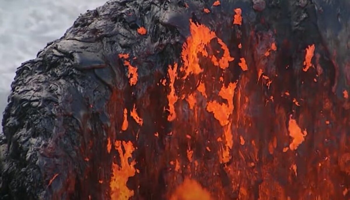 'Uzun dağ' anlamına gelen Mauna Loa 33 kere aktif olarak dünyada en çok patlayan yanardağı olma özelliğini de elinde tutuyor.<br><br>