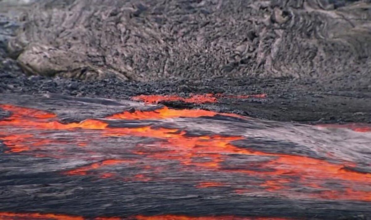 Hawaii'de bulunan dünyanın en büyük aktif yanardağı Mauna Loa için çevredeki halka uyarı yapıldı.