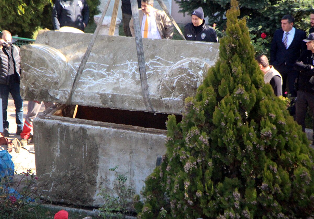 Çalışmalar durdurulup, durumun bildirilmesi üzerine bölgeye müze müdürlüğü görevlileri geldi.<br><br>