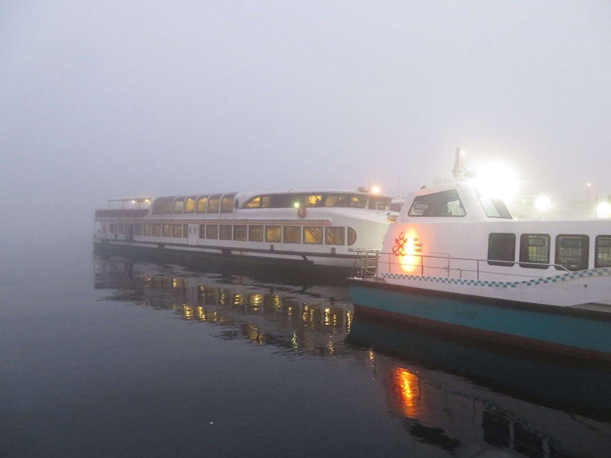 Öte yandan İstanbul Boğazı'ndaki transit gemi geçişleri de durduruldu.