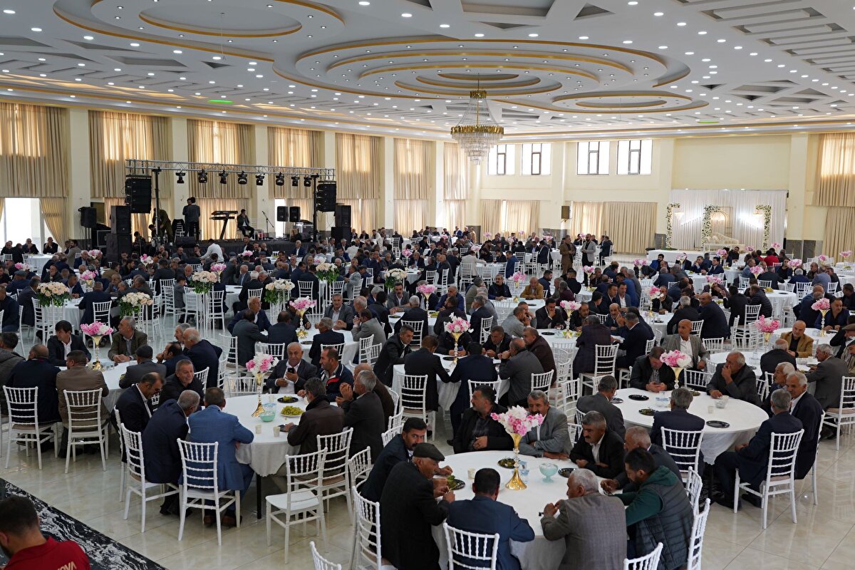 Damadın babası Habip Öner, düğünlerine katılan davetlilere teşekkür etti.