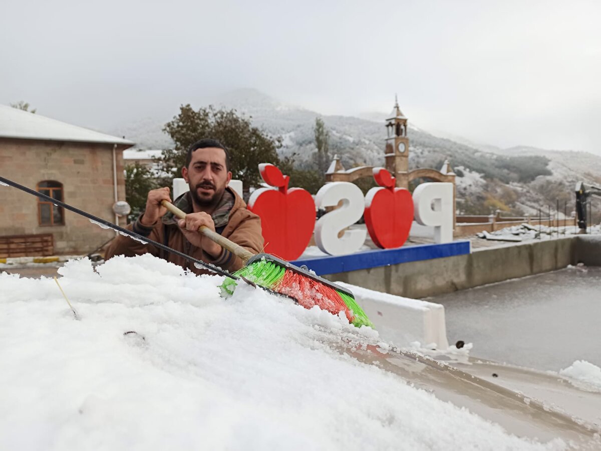  Sezer Yıldız, "Kış erken geldi. Bu aylarda merkeze kar yağmazdı. Araçların kışlık lastiklerini bile değiştiremedik. Kar çilesi yine başladı" dedi. 