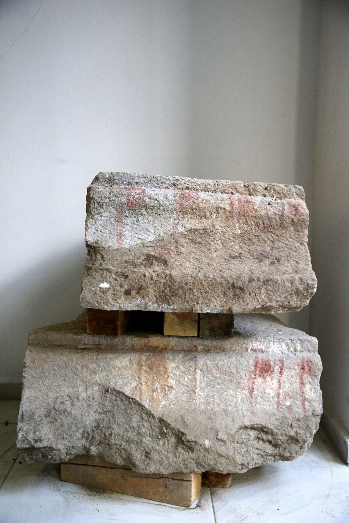 Kayseri Müze Müdürlüğünce koruma altına alınan taşlarla ilgili uzun yıllar araştırma yapan Yazlık, aynı dönemde kullanılan benzer takvimlerden ve taşların üzerindeki figürlerden yola çıkarak, Roma dönemine ait biyodinamik tarım (en eski ve en çevreci sürdürülebilir tarım yöntemi) takvimini ortaya çıkardı.