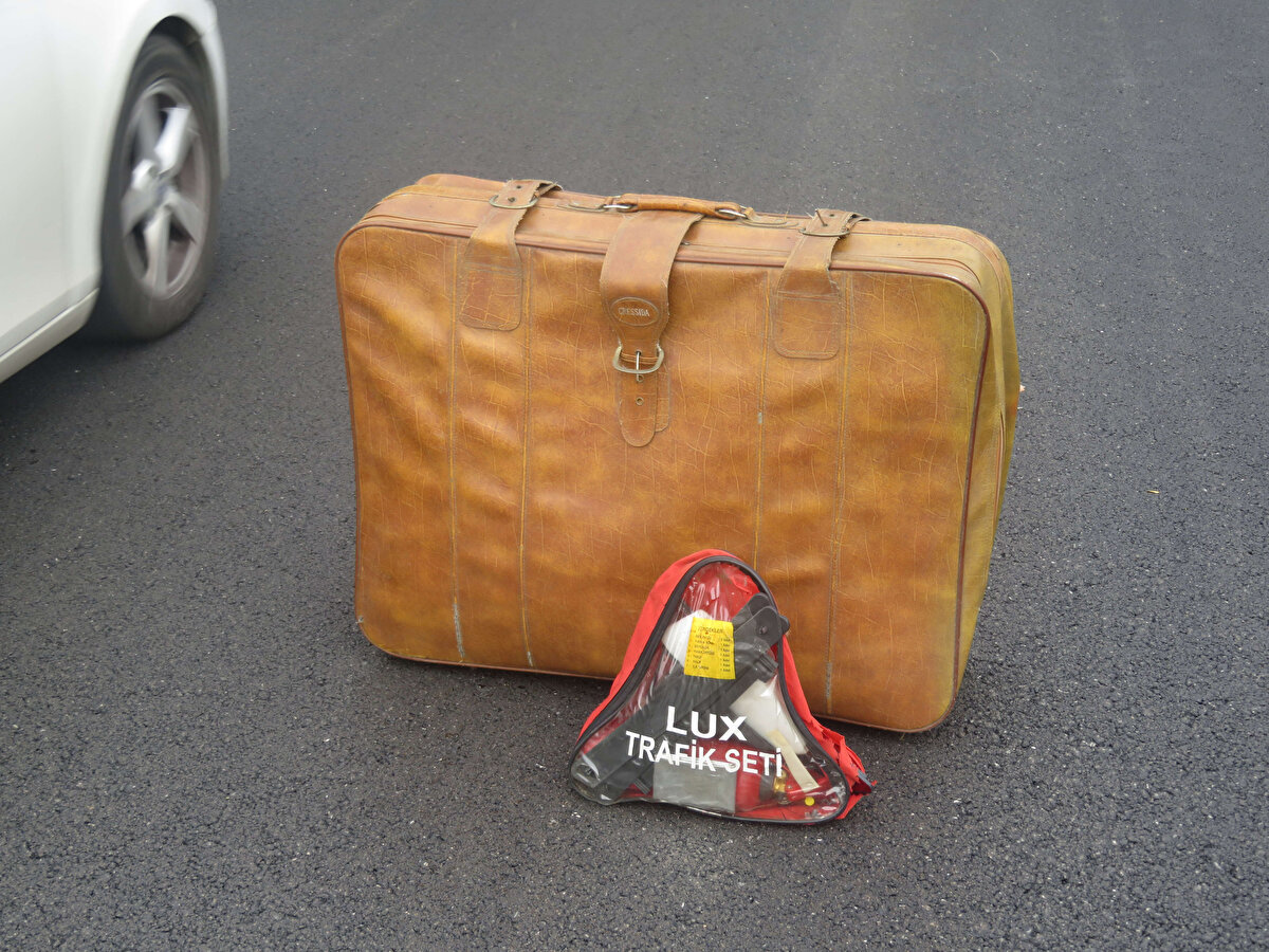 İstanbul dışından geldiğini belirten sürücü 300 kilometre yol aldığını söyleyerek, "Buraya kadar geldim, araç çalışmıyor. 