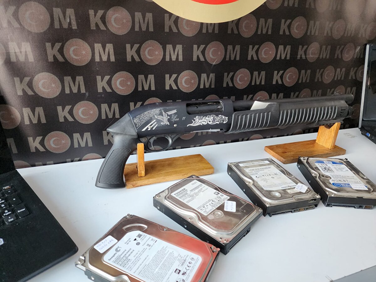 Yapılan çalışmalarda suç şebekesinin özellikle sürücü belgeleri için yapılan sınavlarda, yetersiz kişileri para karşılığı sınavdan geçirmek için düzenek kurduğunu belirledi.<br><br>