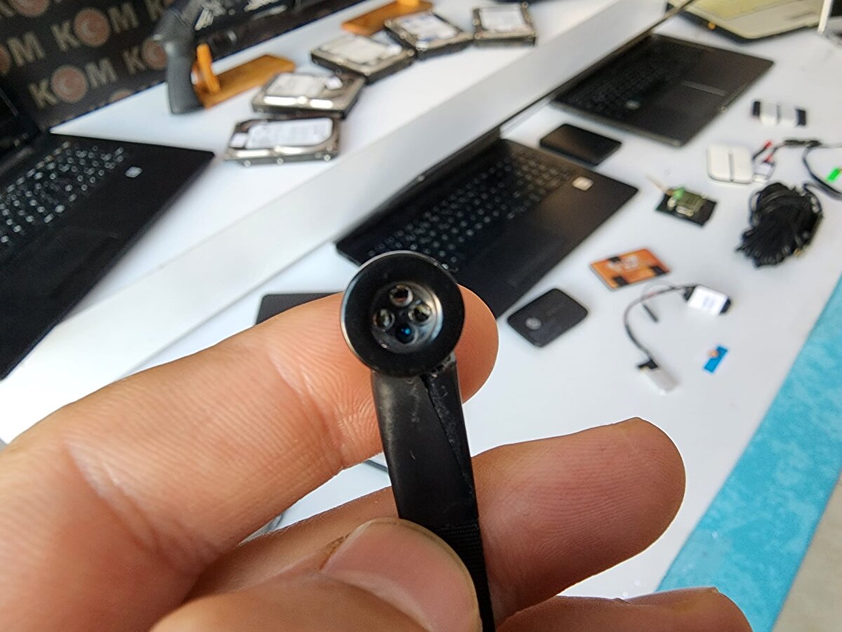 Mali şube ekiplerince yapılan çalışmalarda aralarında Milli Eğitim Bakanlığı'nda görevli personellerin de olduğu 138 şüpheli belirlendi.<br><br>Suç şebekesine yönelik İstanbul merkezli 25 ilde eş zamanlı operasyon düzenleyen polis, şüphelilerin tamamını gözaltına aldı.<br><br>