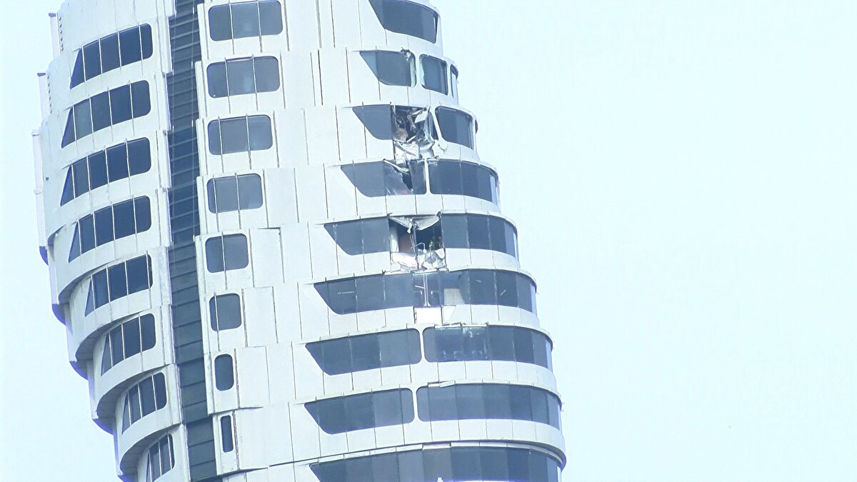 Maddi hasar dışında başka bir olumsuzluk yaşanmadığı belirtilen açıklamada radyo ve TV yayıncılığı teknik altyapı hizmetinin olağan şekilde devam ettiği kaydedildi.<br><br>