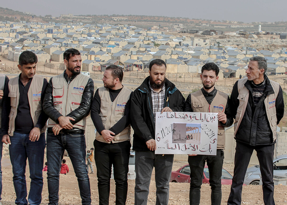 Gösteriye katılanlardan Mahir İbrahim, Birleşmiş Milletler gözetiminde olan Maram Kampı'na yapılan saldırıda çok sayıda sivilin yaşamını yitirdiğini söyledi.