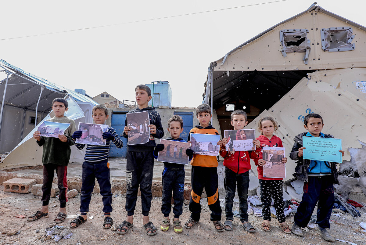 Protestoculardan Halid el-Sellum da saldırı günü sabah erken saatlerde Esed rejiminin bombardıman seslerine uyandıklarını ifade etti.