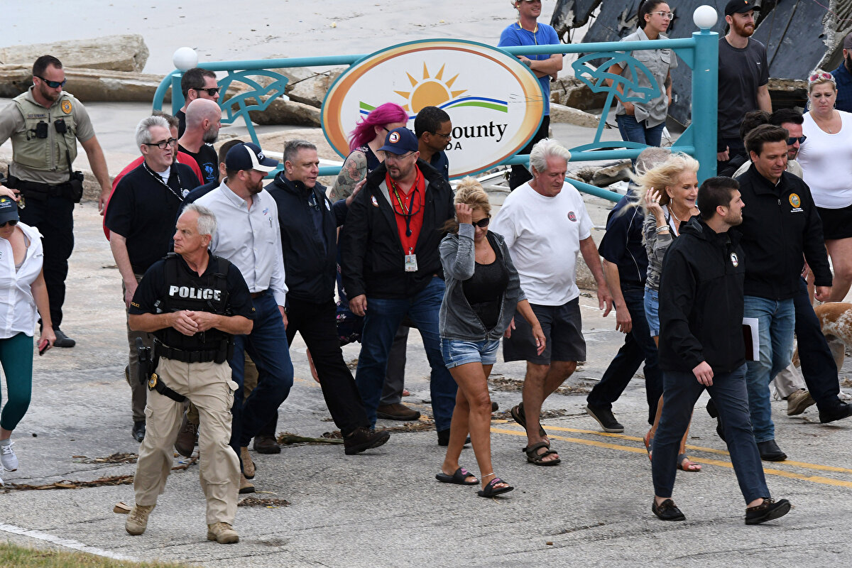 Florida Valisi Ron DeSantis de kasırga nedeniyle olağanüstü hal bölgesinin sınırlarını genişleterek eyaletteki 67 ilçenin tamamında acil durum ilan etti.<br>