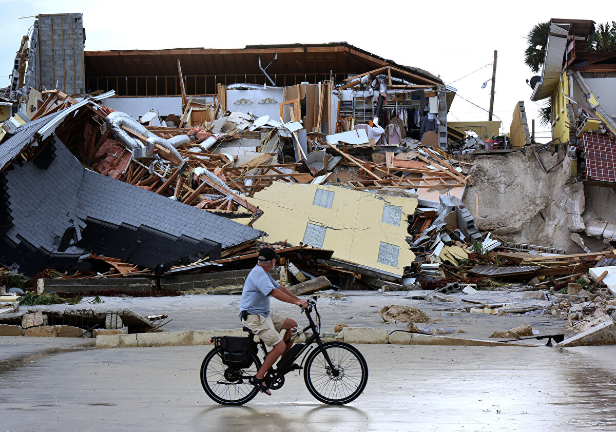 ABD`de Orange İlçe Şerifi Ofisinin sosyal medya hesaplarından, 2 kişinin elektrik akımına kapılarak can verdiği duyuruldu.<br>