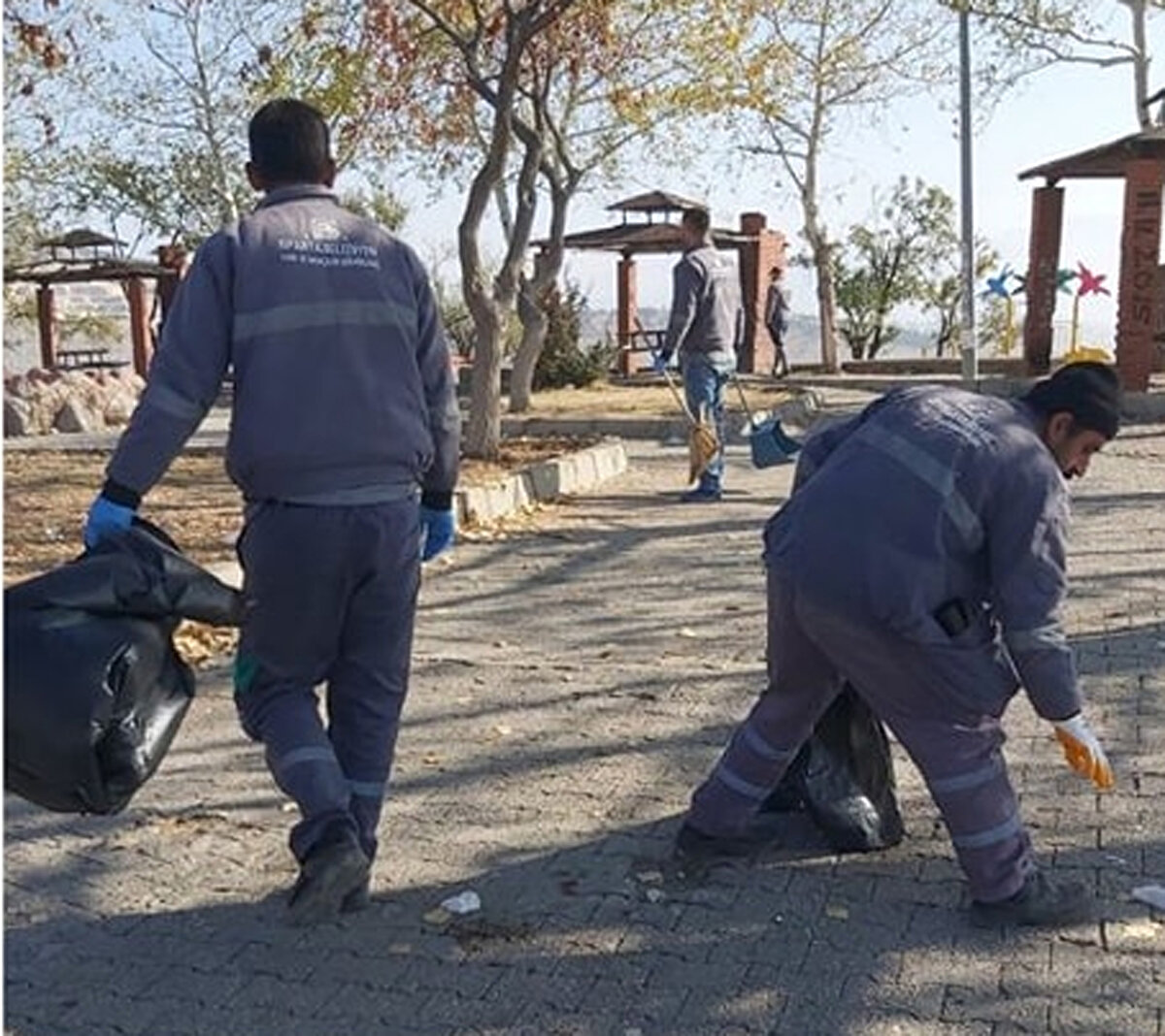 Parmak izi alınan atıklar ise Isparta Belediyesi Temizlik İşleri Müdürlüğü ekiplerince temizlendi. 