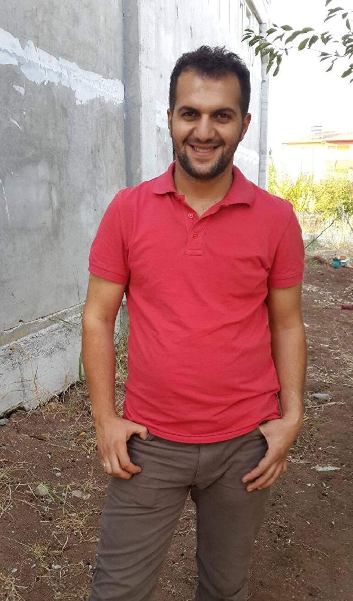 'OLAY GÜNÜ DÖNECEKLERDİ'<br><br>İstiklal Caddesi'ndeki bombalı terör saldırısında kızı Ecrin ile birlikte hayatını kaybeden Yusuf Meydan'ın dayısının oğlu Talip Ünal, taziye evinde konuştu. Ünal, "Kardeşime yüzük takmaya gittiler. Kızı istediler. Dün akşam geleceklerdi. Taksim'e gezmeye gittiler. Oradan çıkıp döneceklerdi. Teröre lanet olsun. Diyecek bir şey yok takdir-i ilahi" dedi.