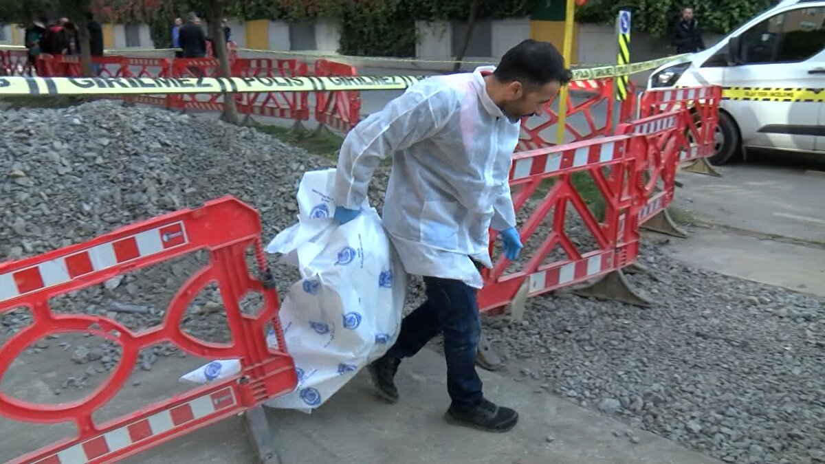Olay yerindeki incelemelerin ardından kemikler, ekipler tarafından Adli Tıp Kurumu morguna götürüldü. Polis ekiplerinin olayla ilgili soruşturması sürüyor.