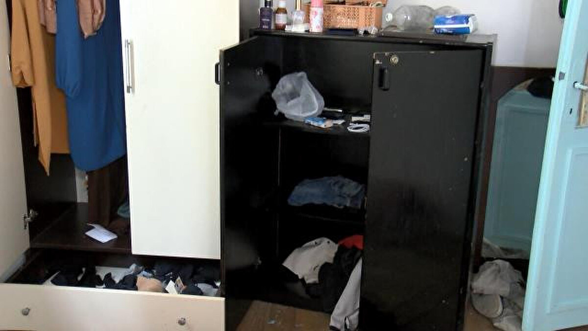 YUNANİSTAN'A KAÇMA TALİMATI<br><br>Teröristin emniyette yapılan sorgusunda, PKKPYDYPG Terör örgütü tarafından özel istihbarat elemanı olarak yetiştirildiğini ve Afrin üzerinden ülkeye eylem yapmak için beraberindeki 'karı-koca' kılığındaki bir PKKYPG mensubu ile birlikte kaçak yollarla giriş yaptıklarını itiraf etti. Güvenlik ve istihbarat birimlerinin elinde olduğu öğrenilen ses ve yazışma kayıtlarında, saldırının ardından Ahlam Albashir ile yanındaki B. adlı erkek teröriste Yunanistan'a kaçma talimatı verildiği ortaya çıktı.