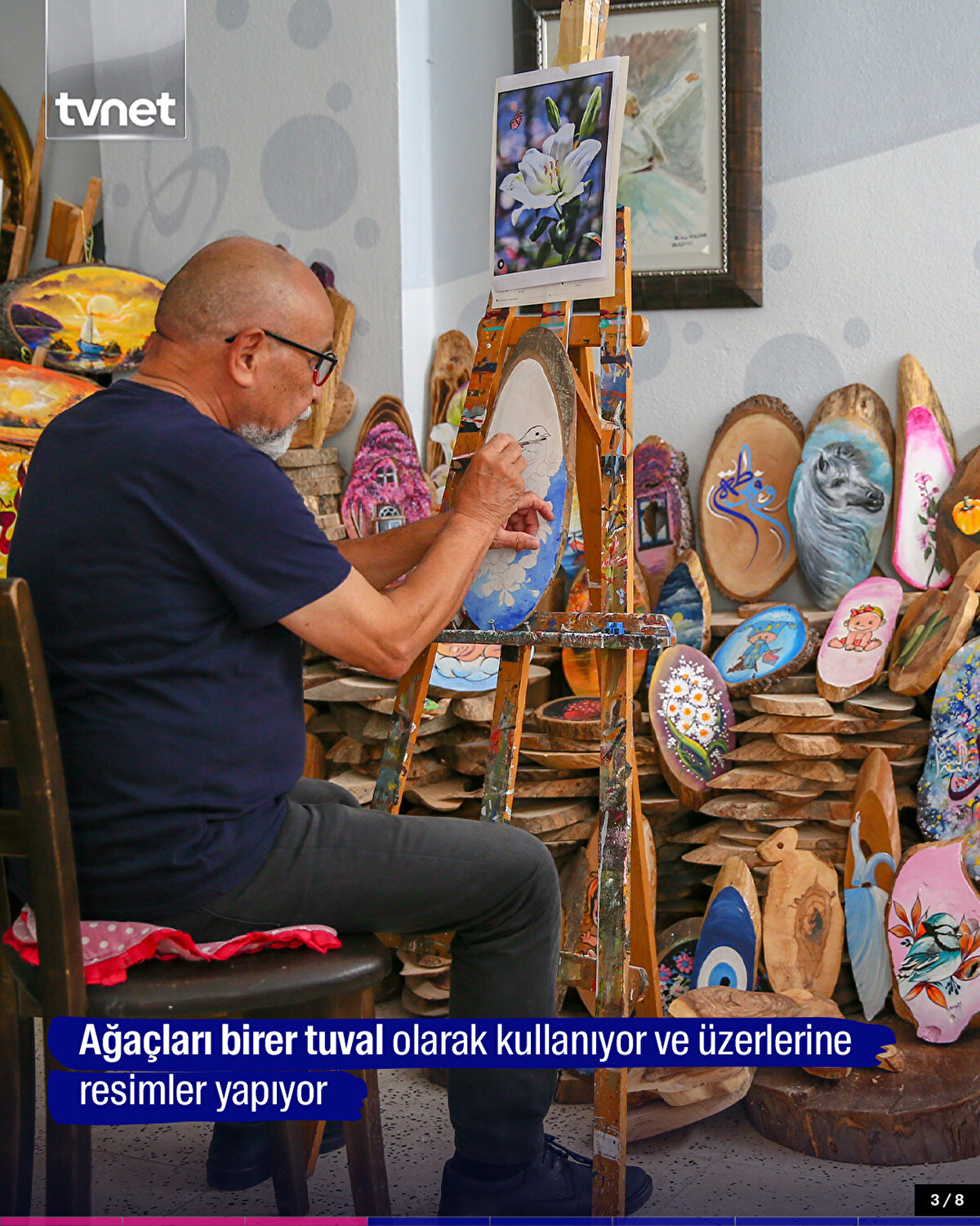 Ağaçları birer tuval olarak kullanıyor ve üzerlerine resimler yapıyor