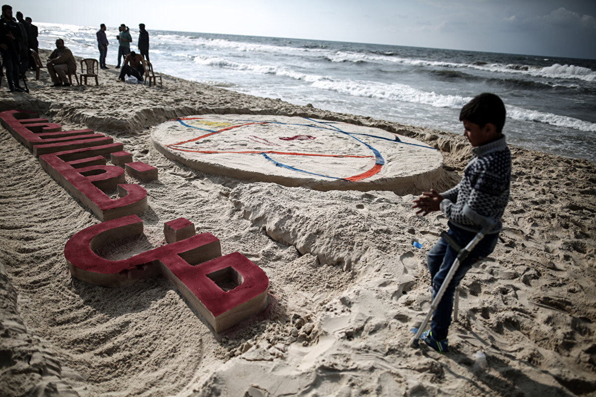 Haseni, dünyanın dört bir yanından insanı bir araya getirecek FIFA 2022 Dünya Kupası arifesinde gerçekleştirdikleri etkinliğe katılan çocukların çoğunun saldırılar sonucu sakat kaldığını aktardı.