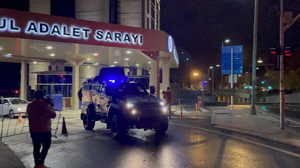 Savcılıkta işlemlerinin ardından Ahlam Albashır'ın da aralarında bulunduğu 17 şüpheli tutuklanma talebiyle, 3 şüpheli ise adli kontrol talebiyle Nöbetçi Sulh Ceza Hakimliği'ne sevk edildi. Savcılık tarafından serbest bırakılan 29 şüpheli ise sınır dışı edilecek. Nöbetçi Sulh Ceza Hakimliği'ne sevk edilen aralarında Ahlam Albashır'ın da bulunduğu 17 şüpheli hakimlikçe tutuklandı. 3 şüpheli ise adli kontrol şartıyla serbest bırakıldı.<br><br>