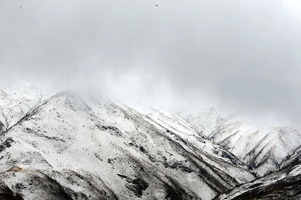 Kar yağışı, Van'ın Saray ve Özalp ilçelerinde etkili oldu. <br><br>