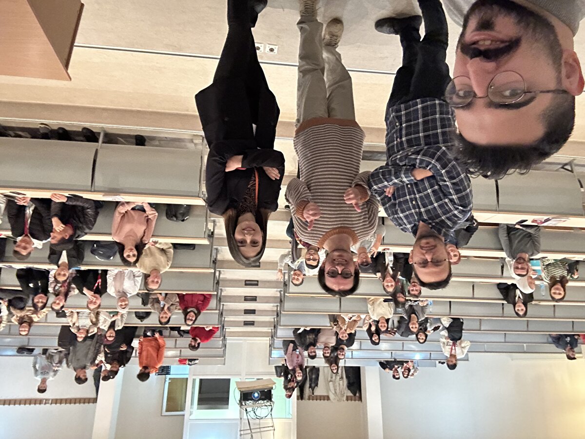 Eğitim sektörü başta olmak üzere Kırgızistan’ın her alandaki gelişimine katkı sağlayan, sosyal sorumluluk kampanyalarıyla halka dokunabilen, bilimsel başarıları uluslararası saygın kuruluşlarca da teyit edilen Türk Dünyası’nın saygın yükseköğretim kurumu Kırgızistan-Türkiye Manas Üniversitesi, Türkiye’nin TİKA, GZT, TRT ve YTB gibi önde gelen kurum ve kuruluşlarıyla pek çok faydalı projeye imza atıyor.<br><br>