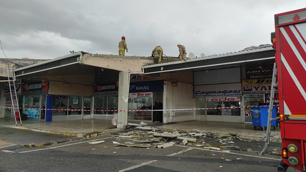 Emniyet şeridi çekilerek güvenlik önlemi alınırken, itfaiye ekipleri çatıda bulunan ve tehlike arz eden parçaları, yeniden uçma riskine karşı topladı. Ayrıca çevreye savrulan çatı malzemeleri de toplandı.