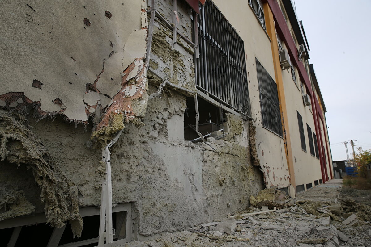 Atılan roket-havanlar sırasında yaralanan sağlık çalışanı Mehmet Gören, saldırı anını anlattı.<br>