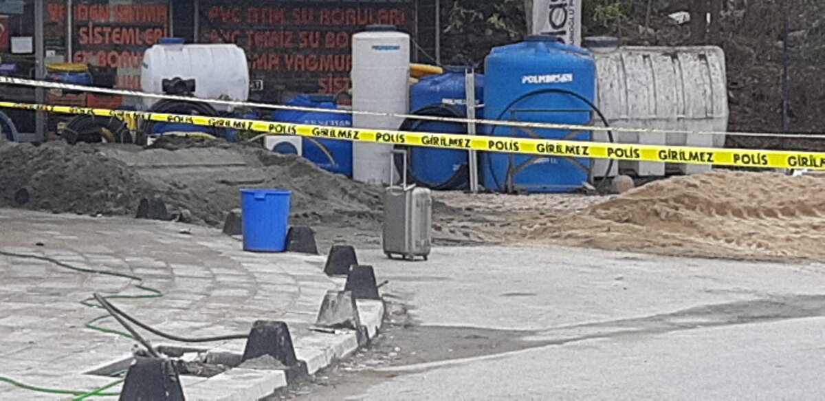 Bomba imha ekiplerinin incelemesi sonucunda valizde giysi olduğu öğrenildi. Daha sonra valizin, konuşma güçlüğü çeken Faslı bir kişiye ait olduğu tespit edildi. 