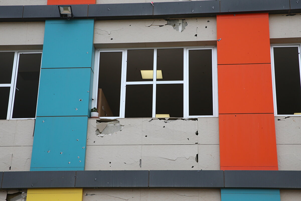 Öğretmenlerini çok sevdiklerini ifade eden öğrenciler, ilk öğretmenler gününü kutlayacak olan Ayşenur Alkan için sınıfı süsledi. <br><br>