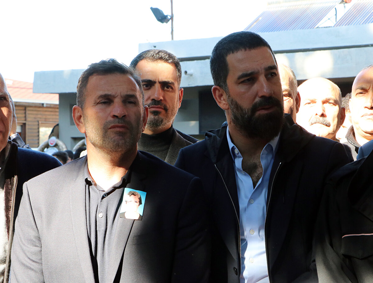 Terim'in taziye dileklerini kabul etmesinin ardından İl Müftüsü Mehmet Taşçı, cenaze namazını kıldırdı.