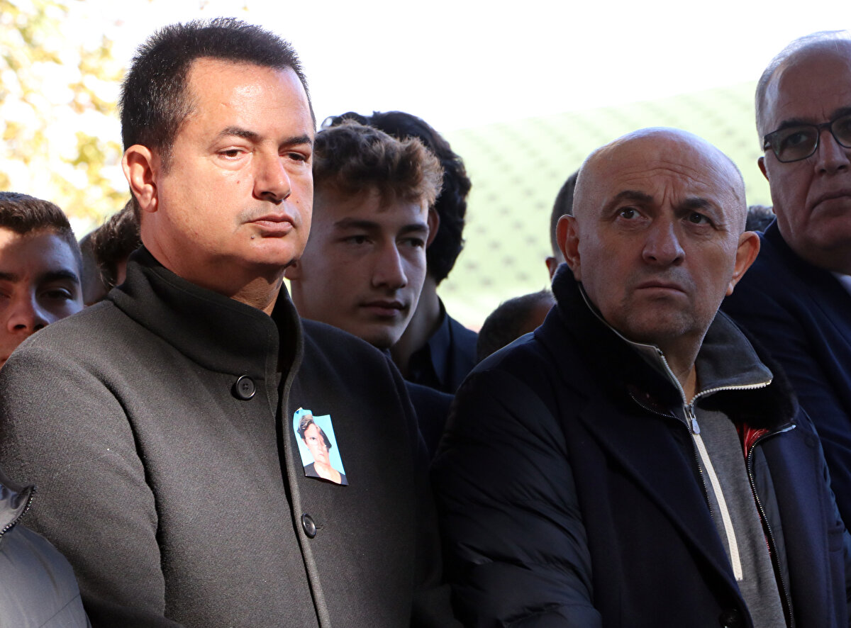 <br>Sabah saatlerinde yapılan işlemlerin ardından Fatih Terim, annesinin cenazesini hastaneden teslim aldı.