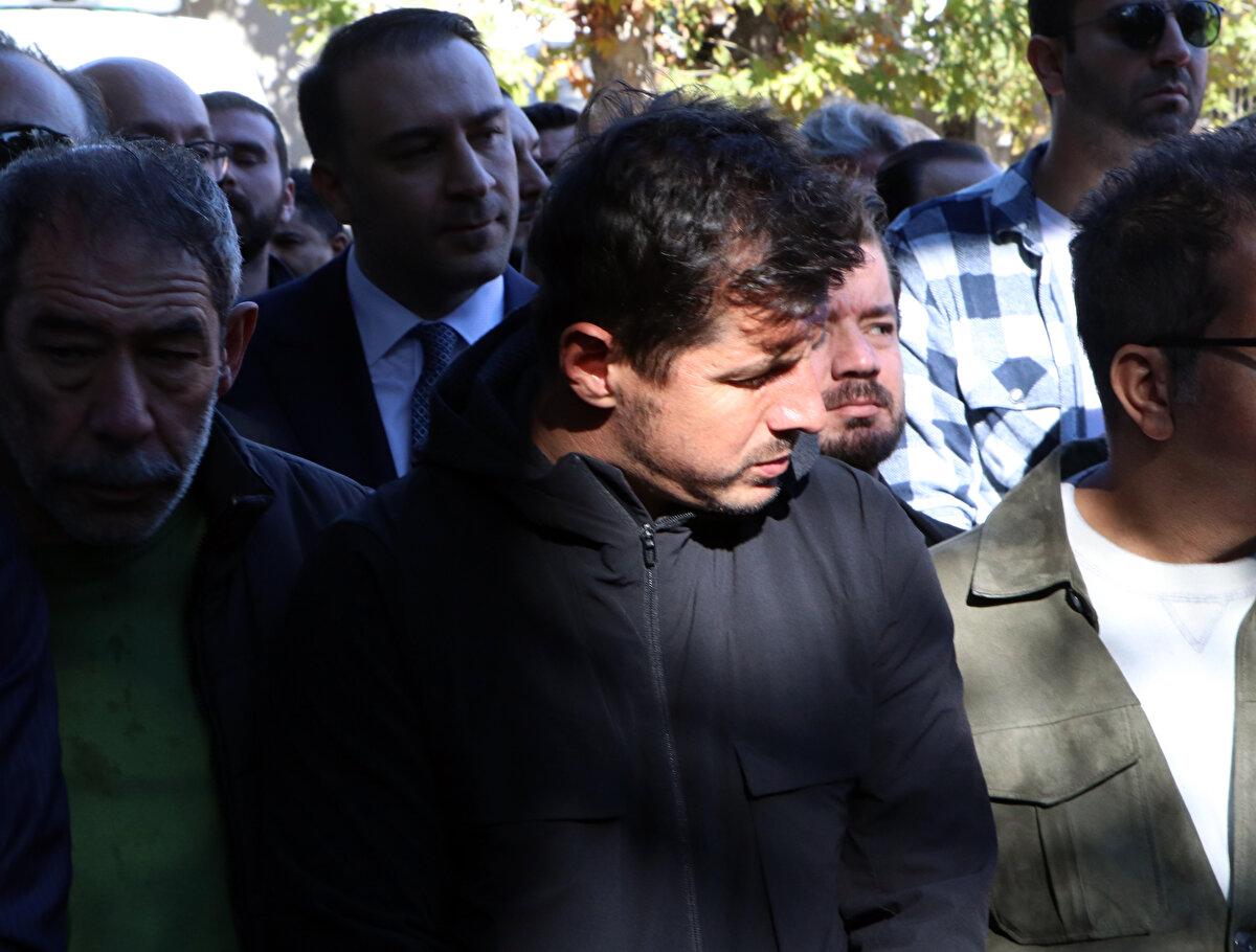 Daha sonra Nuriye Terim'in cenazesi gözyaşları içinde 2019 yılında hayatını kaybeden eşi Talat Terim'in de bulunduğu aile kabristanına defnedildi.