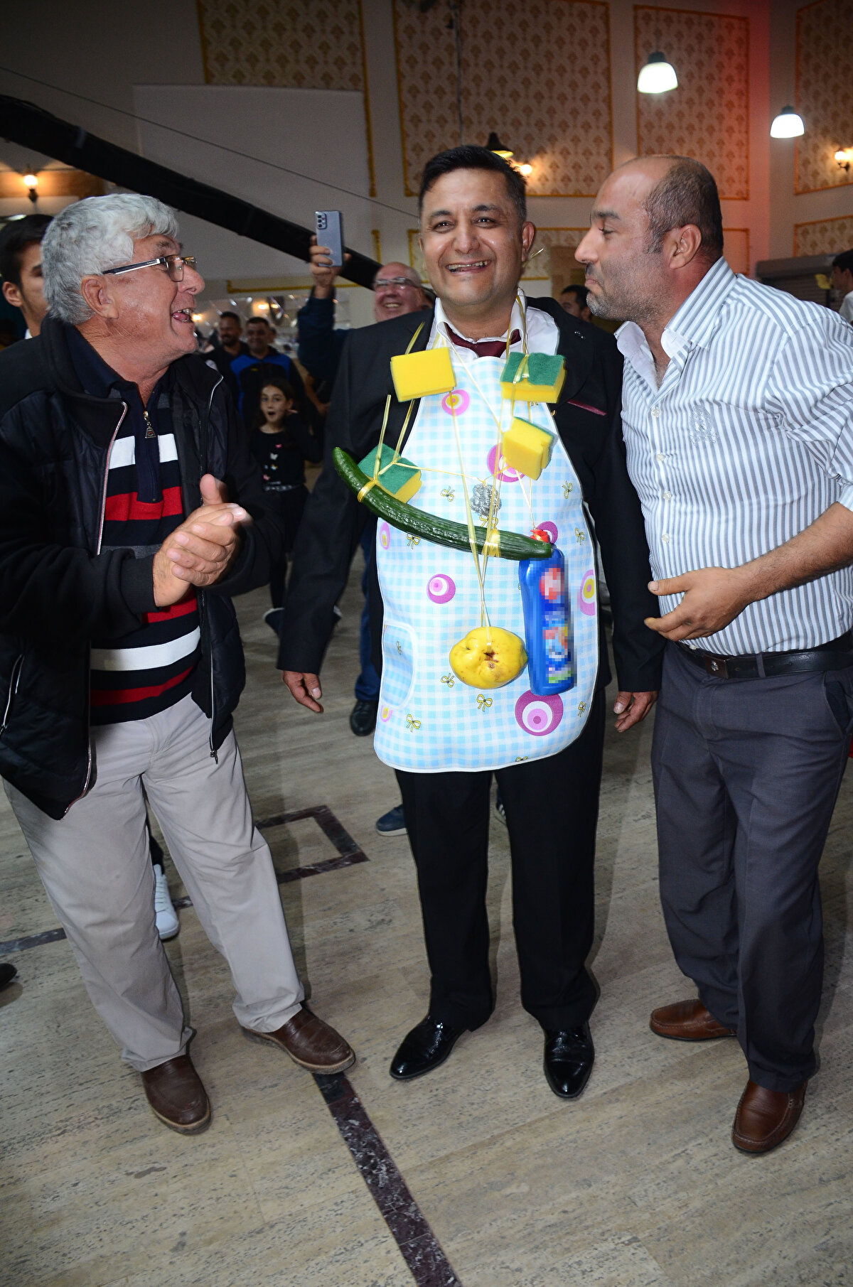 Serik Sanayi Sitesi'nde kaporta ustası olan Ömür Ünal ile Havvanur Kılınç (22), Akçaalan Mahallesi'ndeki belediye düğün salonunda düzenlenen törenle evlendi. 