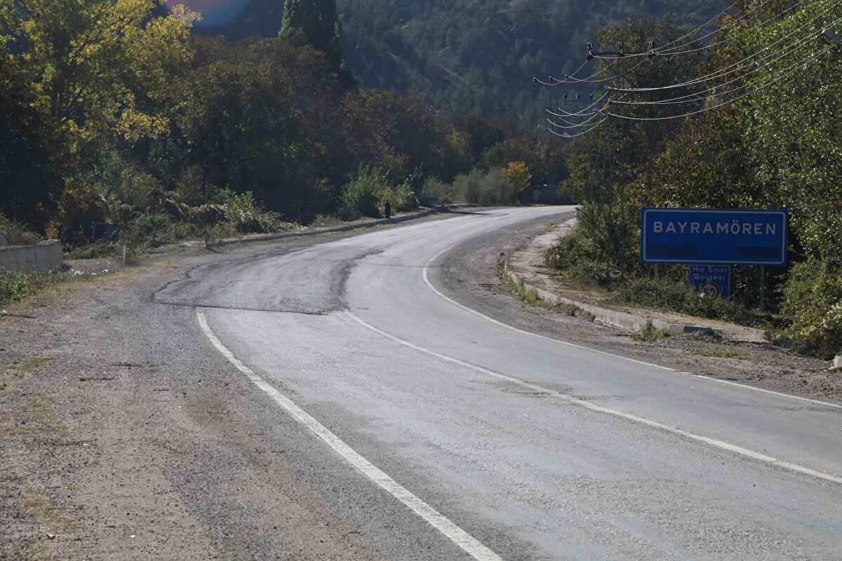 Bayramören, uluslararası yamaç paraşütü şampiyonalarına ev sahipliği yapıyor.<br><br>İlçede bulunan yaklaşık 250 yıllık olduğu tahmin edilen Bayramören Tarihi Ahşap Köprüsü ziyaretçilerin ilgisini çekiyor.<br>