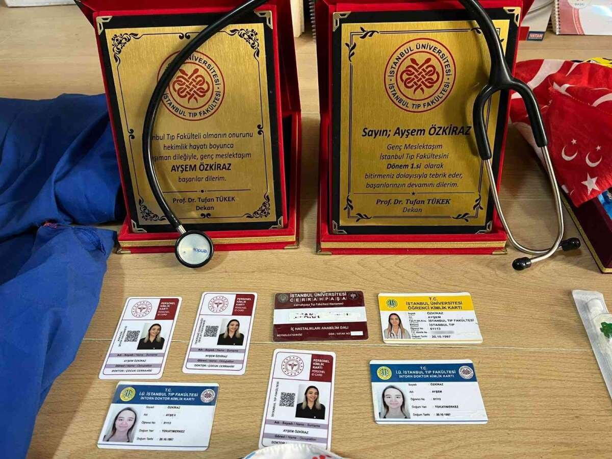 Gittiğimiz zaman kimseyi tanımıyordu. Halasının ve amcasının Çapa Tıp Fakültesi'nde cerrah olduğunu söylüyordu"<br><br>"TEK YALANI DOKTORLUK DEĞİL"<br><br>Sahte doktor Ayşe Özkiraz hakkında 'Tek yalanı doktor olması değil' diyen yurt arkadaşı ifadelerine şöyle devam etti: "Genel olarak yalan söylemeyi seviyor. Sosyal hayatı yok. Okul zamanı sınav zamanı kendisini ders çalışırken görmüyordum.<br>