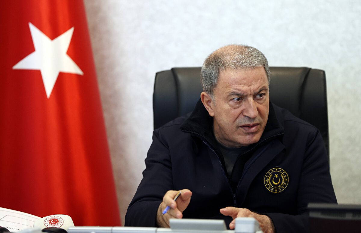 Suriye'nin kuzeyindeki teröristlere binlerce TIR silah veren ABD ordusu, yıllardır YPG'li teröristleri Suriye Demokratik Güçleri (SDF veya SDG) adıyla meşrulaştırmayı deniyor.<br><br>Sözcü tuğgeneral Ryder, YPG'li teröristlerle birlikte attıkları devriyelerin sayısını da azalttıkları bilgisini verdi, "Devriye sayılarını azalttık, çünkü bu devriyeleri SDG ile ortak yapıyoruz. Dolayısıyla onlar yaptıkları devriye sayısını azalttı” diye konuştu.